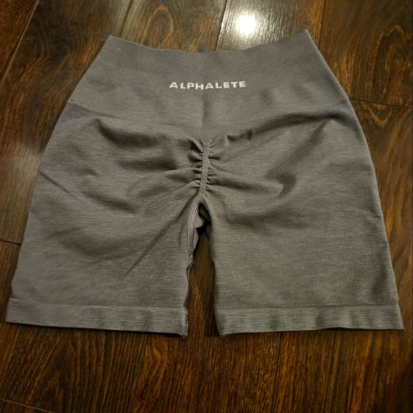 Alphalete Pants - Alphalete OG amplify shorts